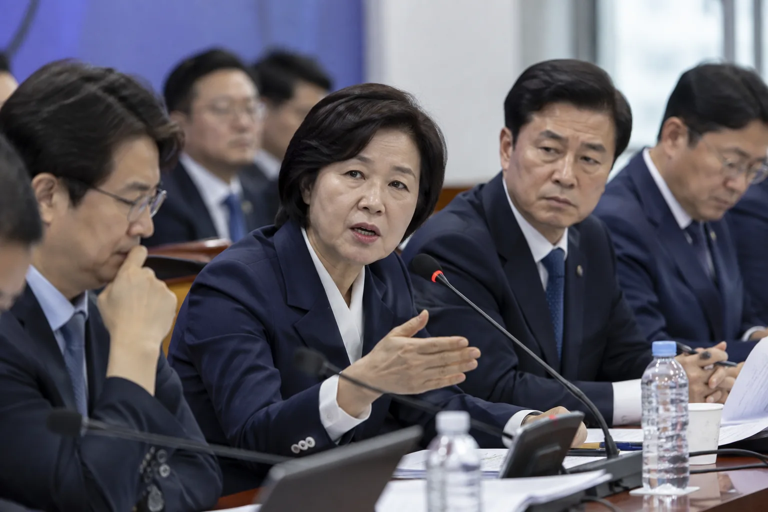민주당 주류 일각, 대통령 비판 추미애에 격앙…"윤에게 할 법한 극언" 배경과 파장을 설명하는 이미지