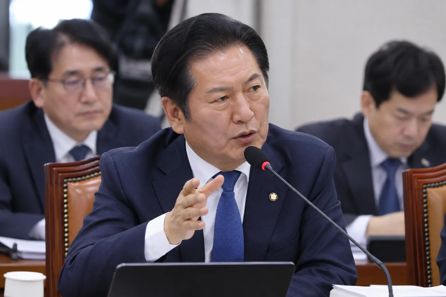 정청래 "공소청 직제 대통령 뜻 아니라 수정지시…검찰에 뒤통수" 핵심 내용을 시각화한 이미지