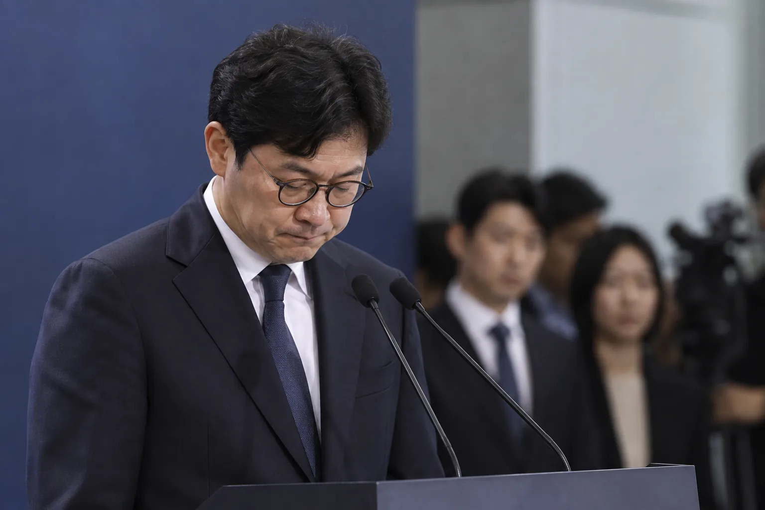 김성수 '처남 찬스' 사과…이 대통령 파기환송엔 "절차 이례적" 배경과 파장을 설명하는 이미지