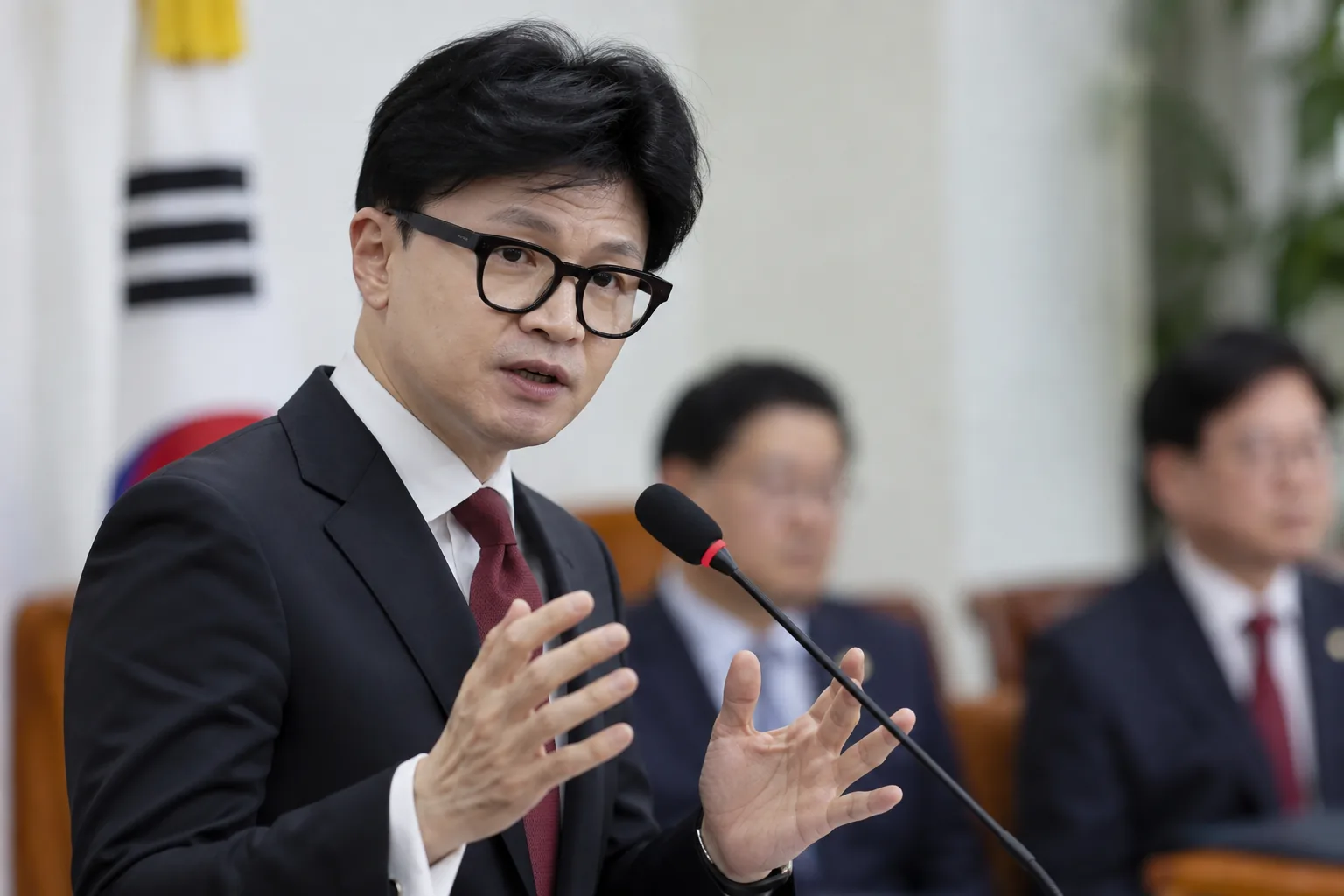 "경망, 촐싹" 국힘 당권파 견제에…한동훈 "방해라도 말라" 배경과 파장을 설명하는 이미지