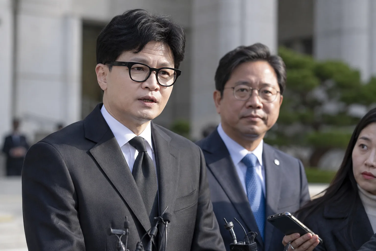 김승원 신약 로비 의혹 브로커 "한동훈, '룸살롱 마담' 정정해달라" 배경과 파장을 설명하는 이미지
