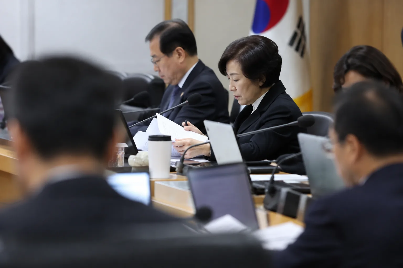 인권위 '윤석열 방어권 폐기 안건' 두 달만에 상정...결론은 또 미뤄져 배경과 파장을 설명하는 이미지