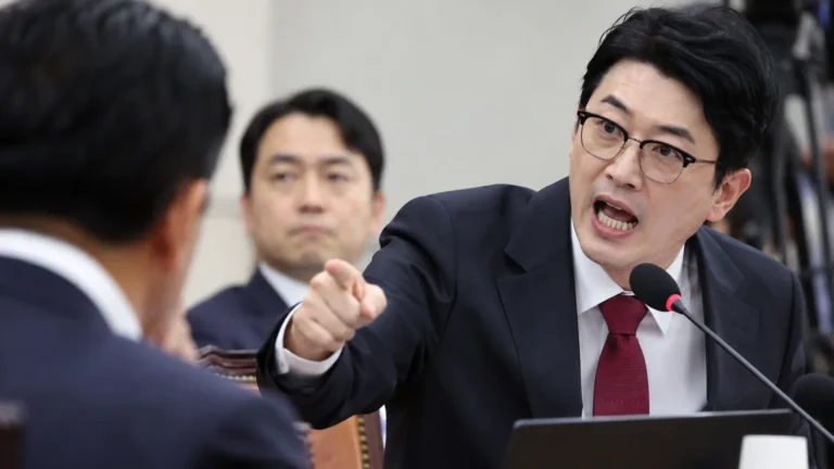 "악마" 들리자 "뭐라 그랬어!"…주진우 분노의 '샤우팅' [현장영상] 관련 정치 뉴스 대표 이미지