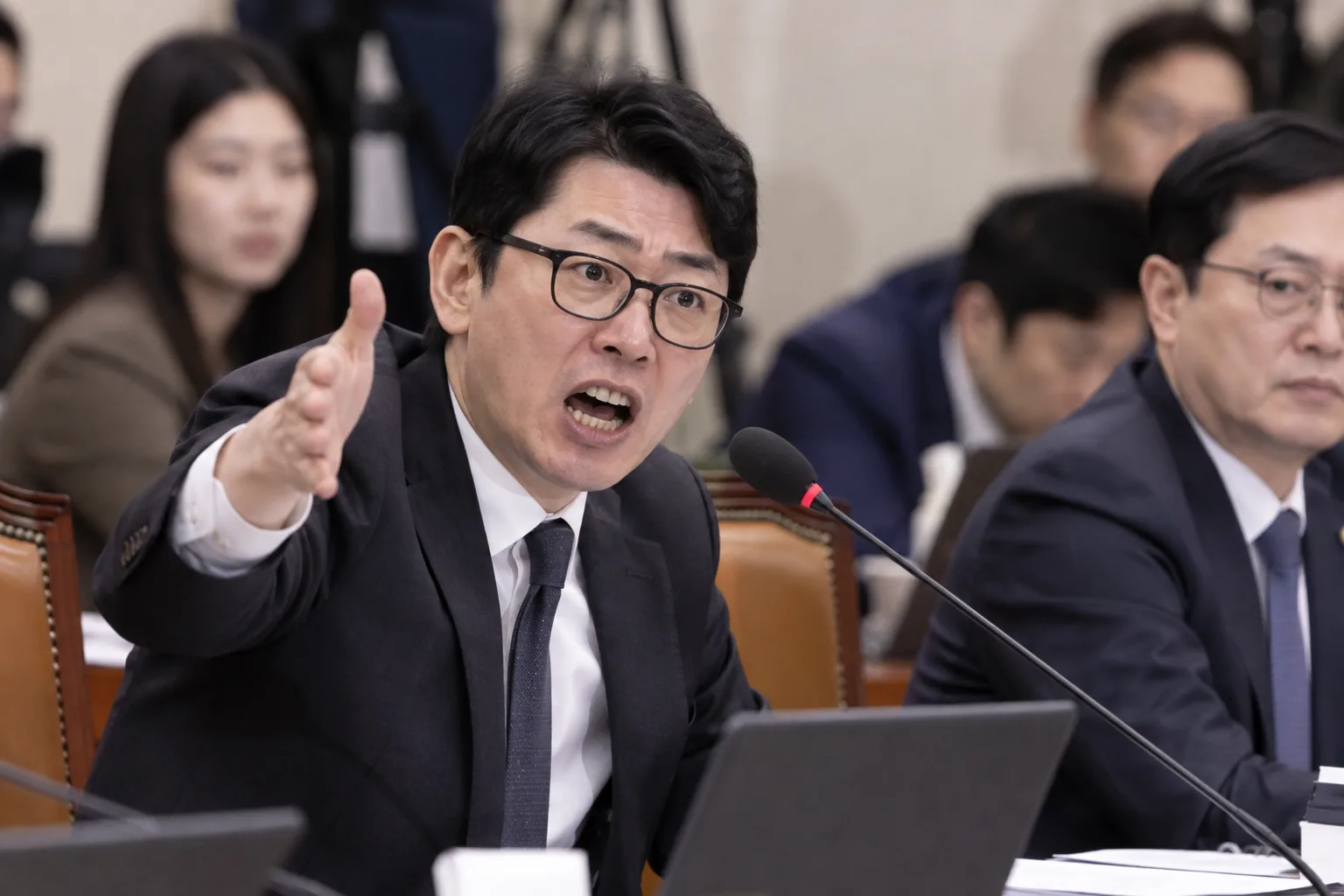 "악마" 들리자 "뭐라 그랬어!"…주진우 분노의 '샤우팅' [현장영상] 핵심 내용을 시각화한 이미지