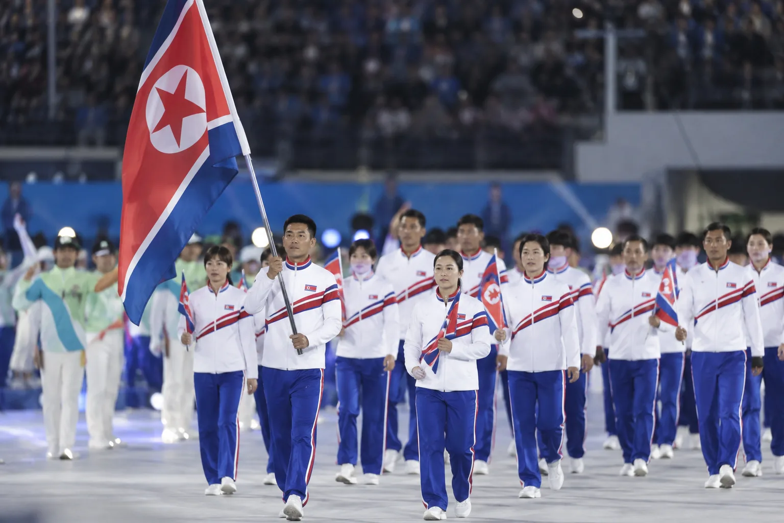 [아시안게임] 연일 日 맹비난하다 대규모 선수단 파견한 北…속내는 배경과 파장을 설명하는 이미지