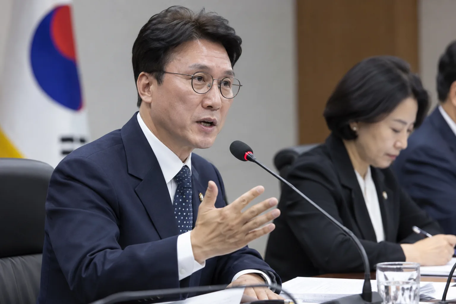 혁신당, 김민석 '교섭단체 15석 완화' 제안에 "당론은 10석" 배경과 파장을 설명하는 이미지