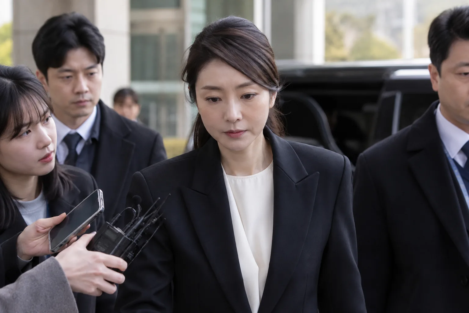 '공천헌금 1억' 강선우 "물어보는대로 인정하면 품위 지켜주겠다고 경찰이 회유" 핵심 내용을 시각화한 이미지