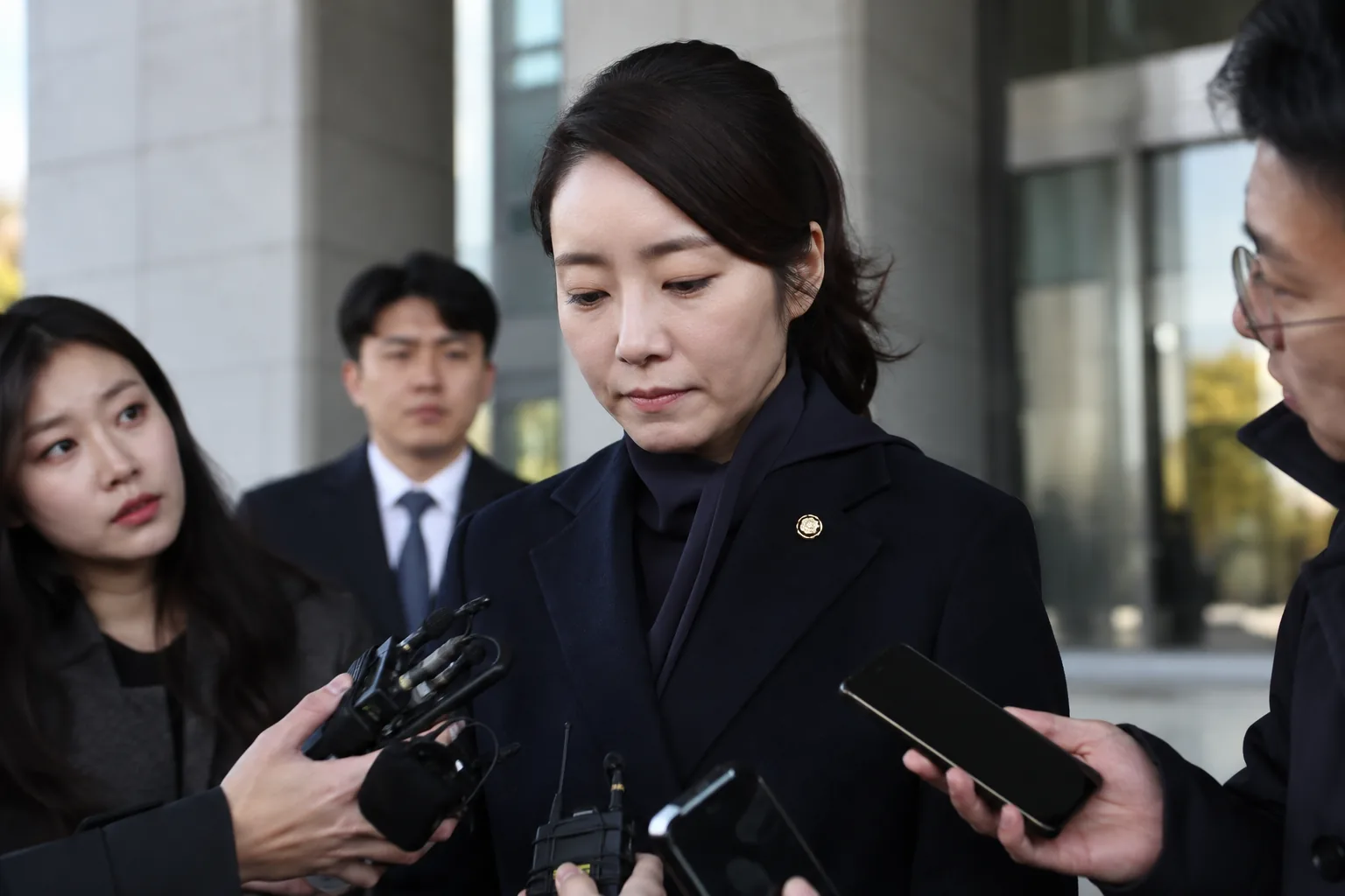 '공천헌금 1억' 강선우 "물어보는대로 인정하면 품위 지켜주겠다고 경찰이 회유" 배경과 파장을 설명하는 이미지