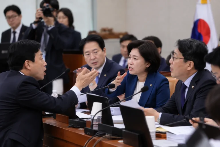 "피해자 외면이 檢개혁인가"…與의원간 공방에 법사소위 파행 관련 정치 뉴스 대표 이미지