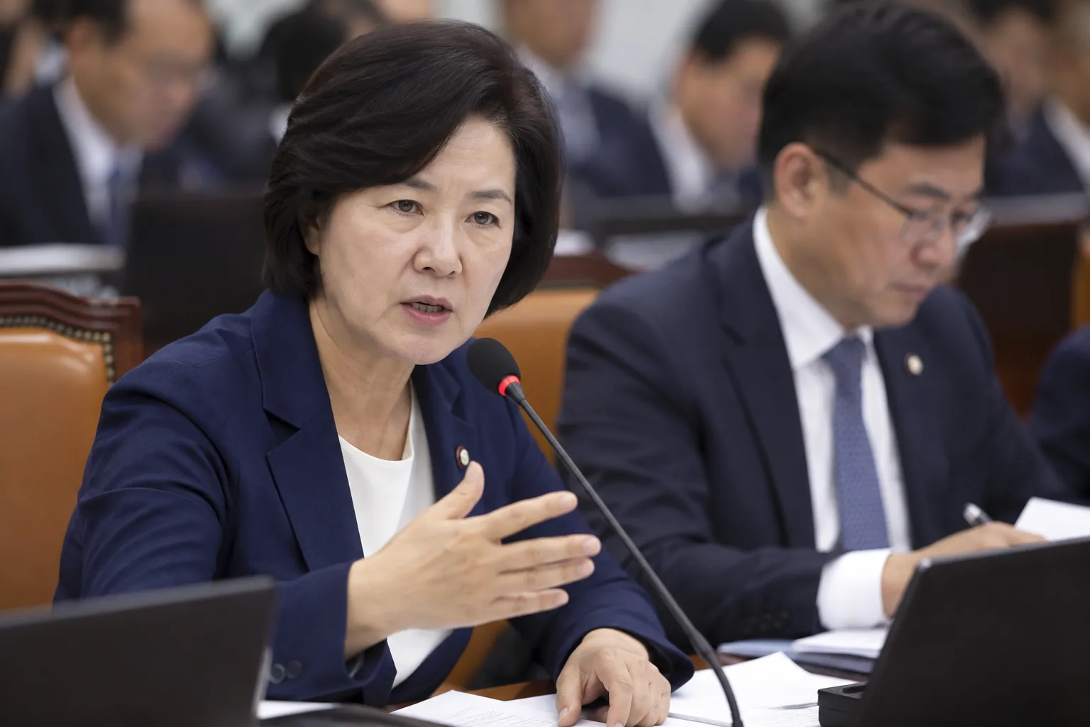 추미애 "김지용은 '밀정'…나치 '아이히만' 연상케 해" 배경과 파장을 설명하는 이미지