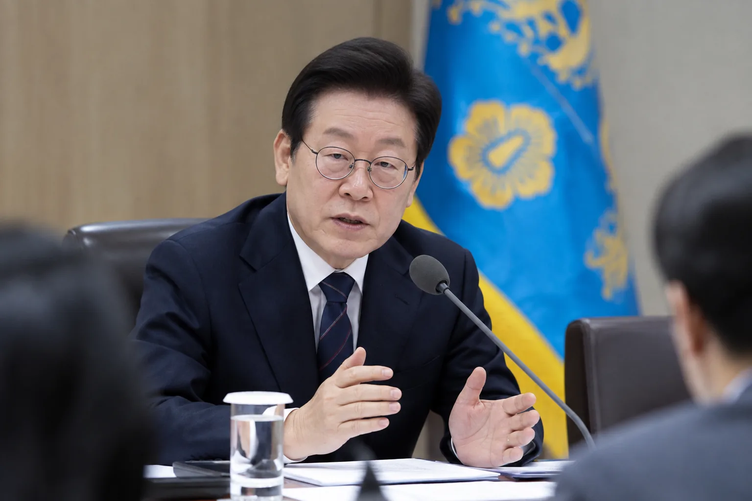 이 대통령, 임신중지약 도입에 "완벽한 대책 기다리기보다 지금 할 수 있는 일부터" 배경과 파장을 설명하는 이미지