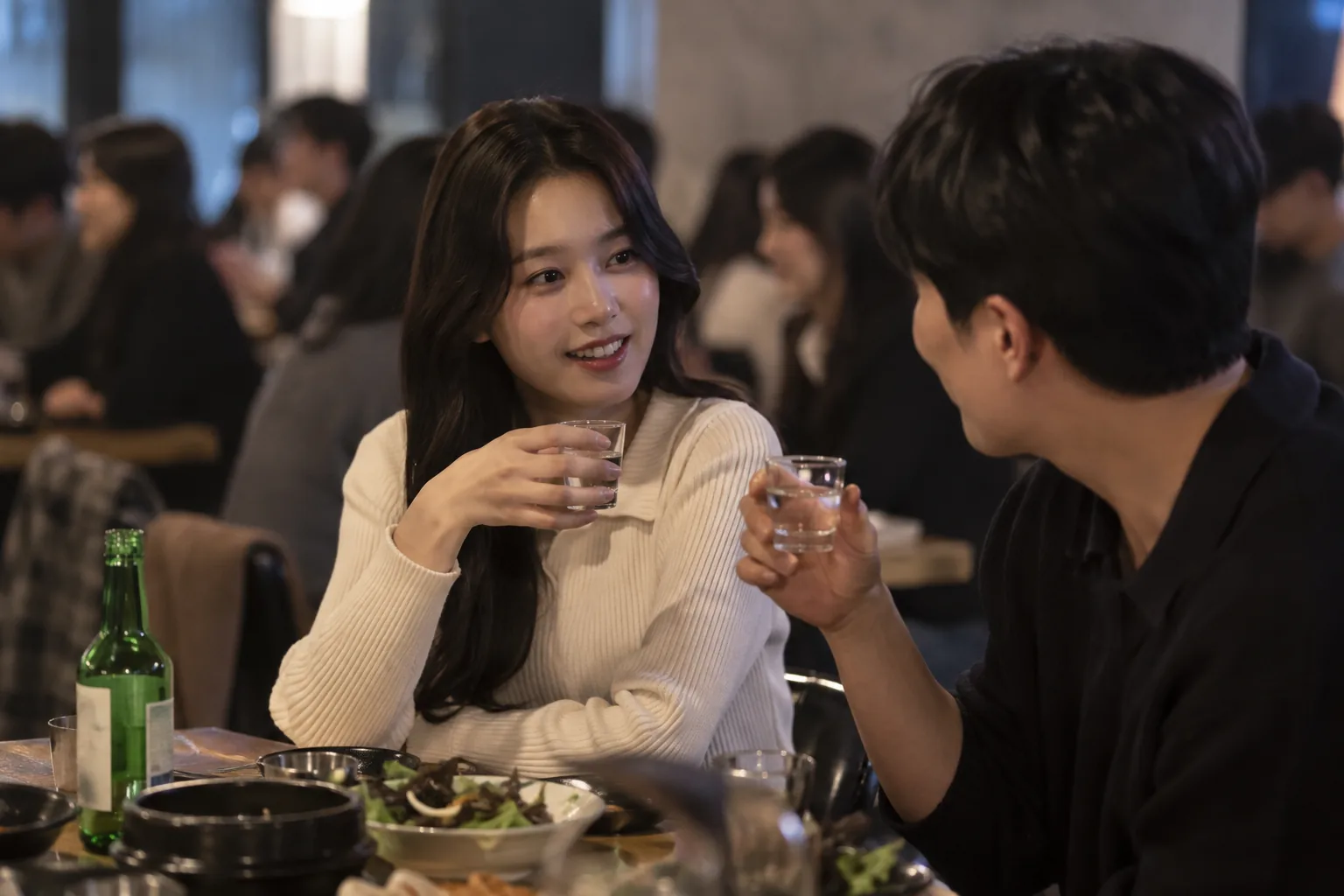 “다른 남성과 술 마셔”…여친 집 숨어있다 폭행한 20대 실형 핵심 내용을 시각화한 이미지