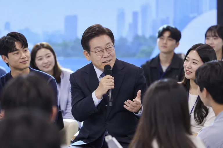 이 대통령, 오늘 청년의날 기념식 참석…질의응답·자유토론 예정 관련 정치 뉴스 대표 이미지