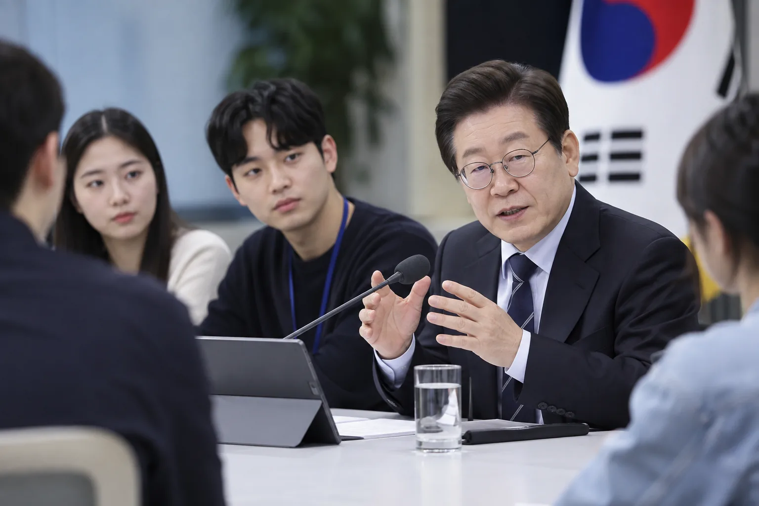 李대통령 "별도 청년정책 전담 조직 신설 고민중…최선 다할 것" 핵심 내용을 시각화한 이미지