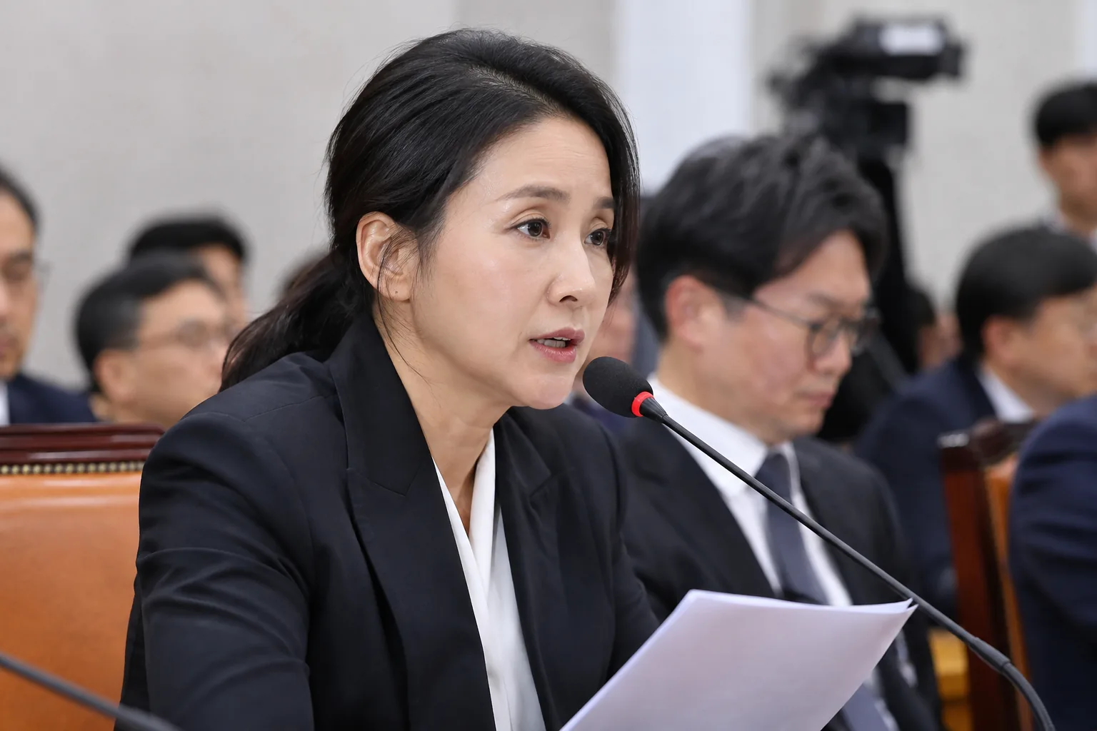 '오빠'에 '문과' 발언까지…사퇴 부른 청탁 의혹 배경과 파장을 설명하는 이미지