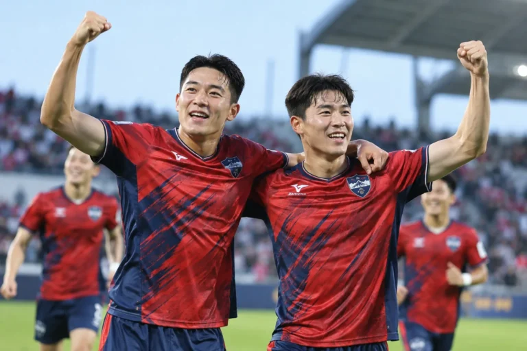 고재현·박세진 '전역축포'…김천, 모레노 관전 부천전 2-0 완승(종합) 관련 스포츠 뉴스 대표 이미지