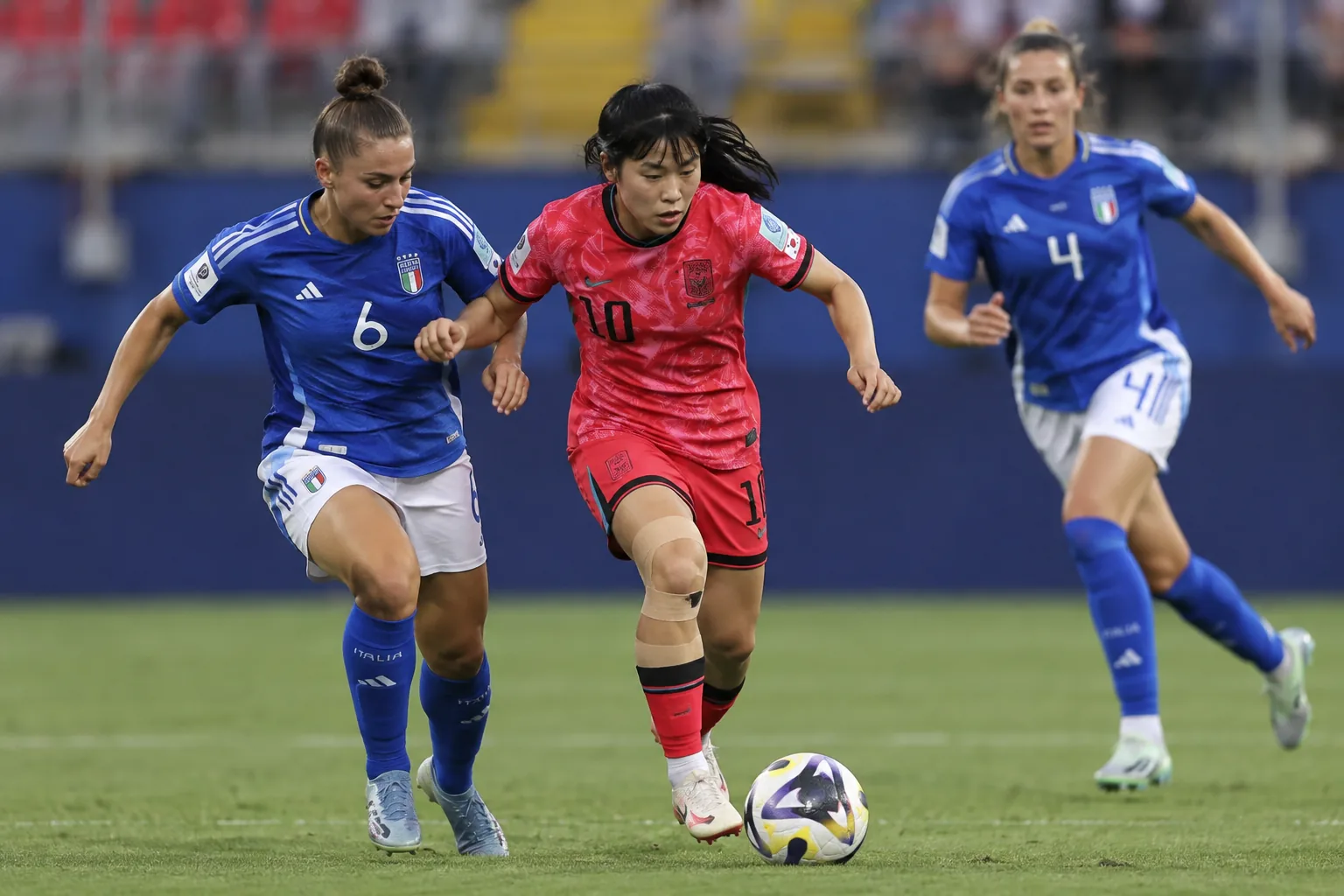 한국 축구, U-20 여자 월드컵 4강행 불발…이탈리아에 1-3 패배 배경과 파장을 설명하는 이미지