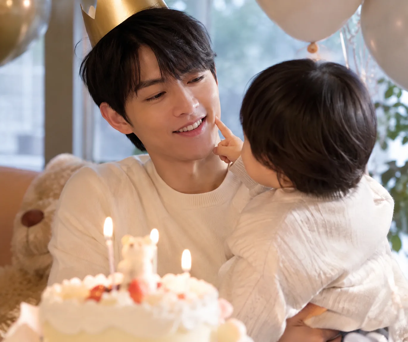 송중기, 애아빠는 생파도 다르네…초깜찍+러블리 [DA★] 핵심 내용을 시각화한 이미지