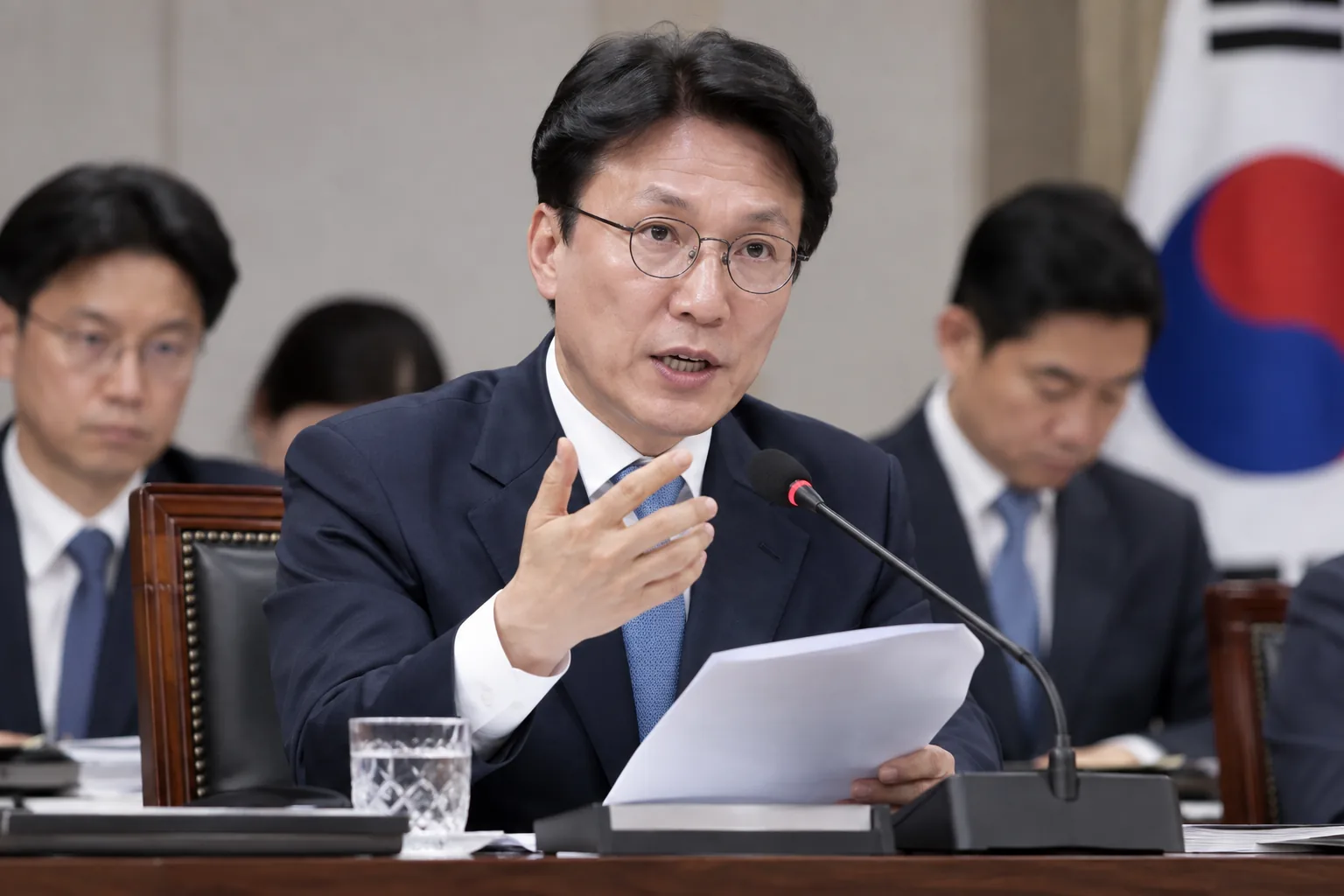 김민석, 개헌추진단 띄우자 안철수 "개꿈 깨라", 나경원 "코너 몰리니 국면 전환용" 핵심 내용을 시각화한 이미지