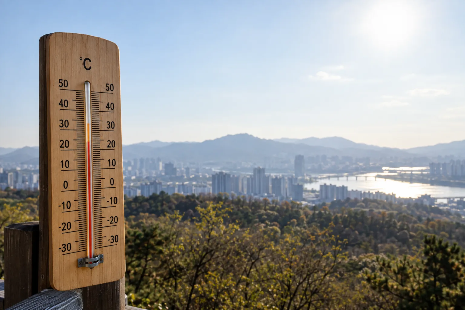 내일 아침 최저 12도, 낮 최고 30도…대기 건조해 산불 비상 배경과 파장을 설명하는 이미지