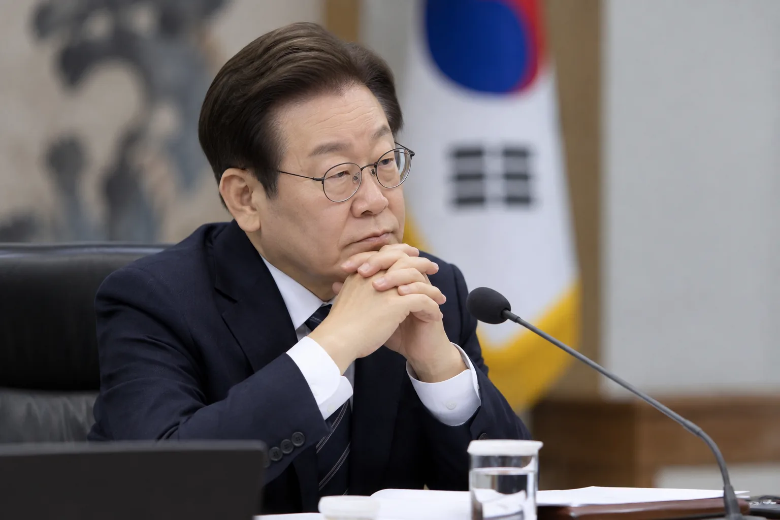 이대통령 "깊이 고민하고 더 낮은 자세로 국정 다듬어갈 것" 핵심 내용을 시각화한 이미지