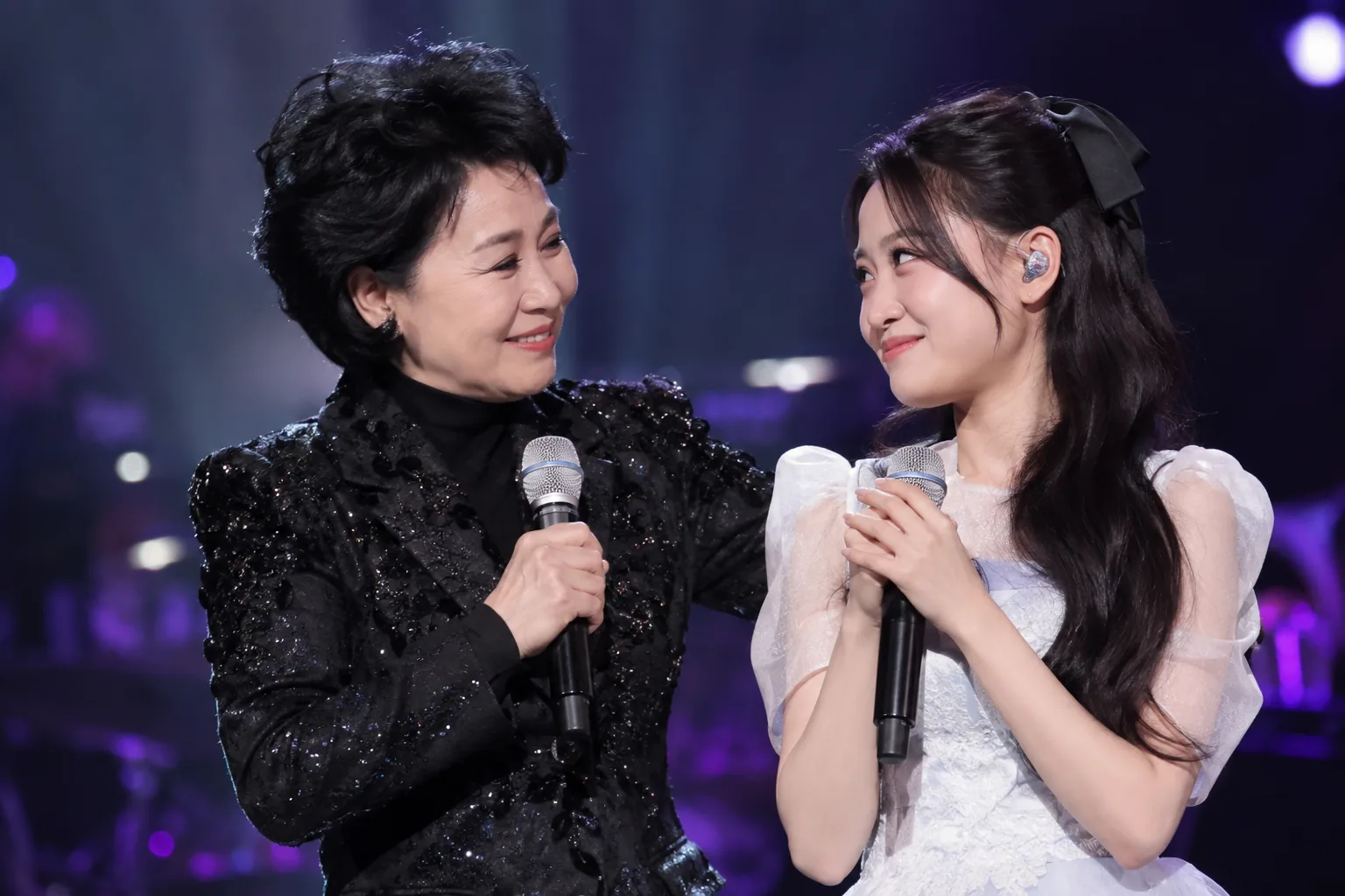 심수봉, 김다현 공개 비판 하루 만에 사과 “입이 열 개라도 할 말 없다” [SD이슈] 핵심 내용을 시각화한 이미지