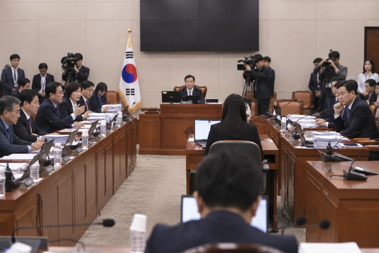 여야, 법사위서 '조희대 증인채택' 신경전…국힘 불참 핵심 내용을 시각화한 이미지