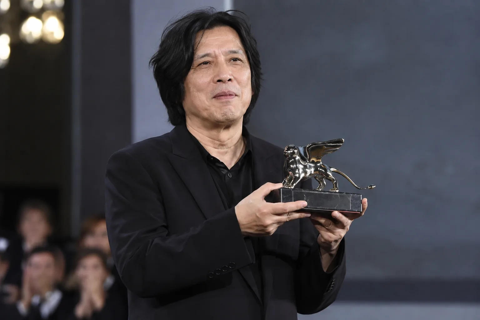 ‘가능한 사랑’ 이창동 감독, 은사자상 들고 금의환향 “쉽지 않은 영화, 뜨거운 반응 감사해”[종합] 핵심 내용을 시각화한 이미지
