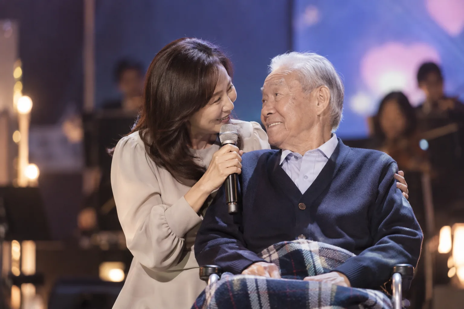 치매 환자 가족들의 감동 무대…'언포게터블 듀엣2' 10월 방송 배경과 파장을 설명하는 이미지