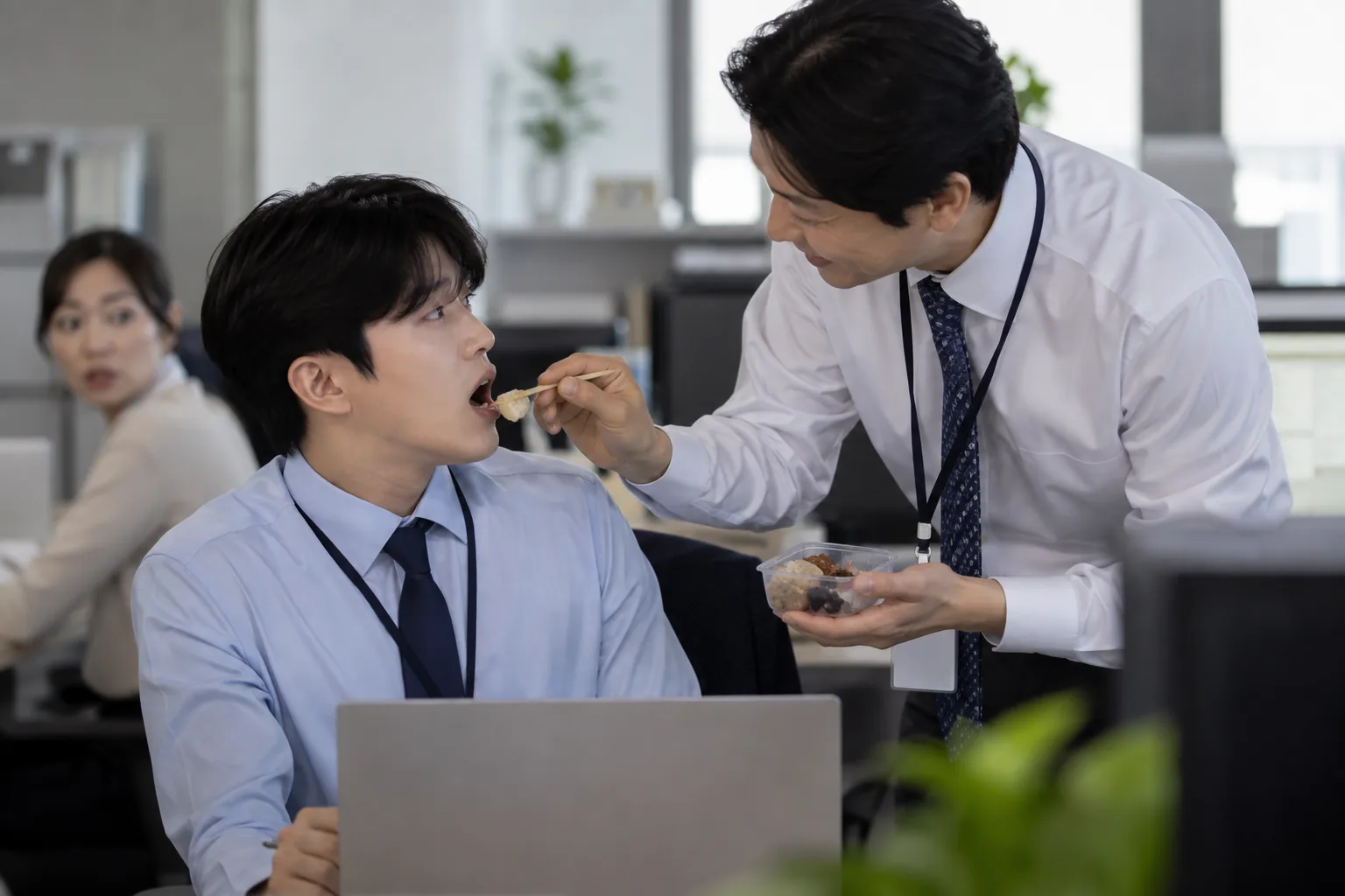 남자 팀장이 자꾸 입에 음식 넣어줘…이직 4주차 남성 직장인 “소름 돋아” 배경과 파장을 설명하는 이미지