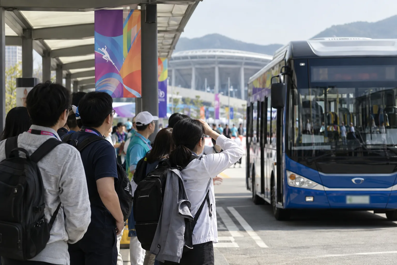 버스는 안 오고, 승강장은 못 찾고…아시안게임 곳곳서 이동 차질 핵심 내용을 시각화한 이미지