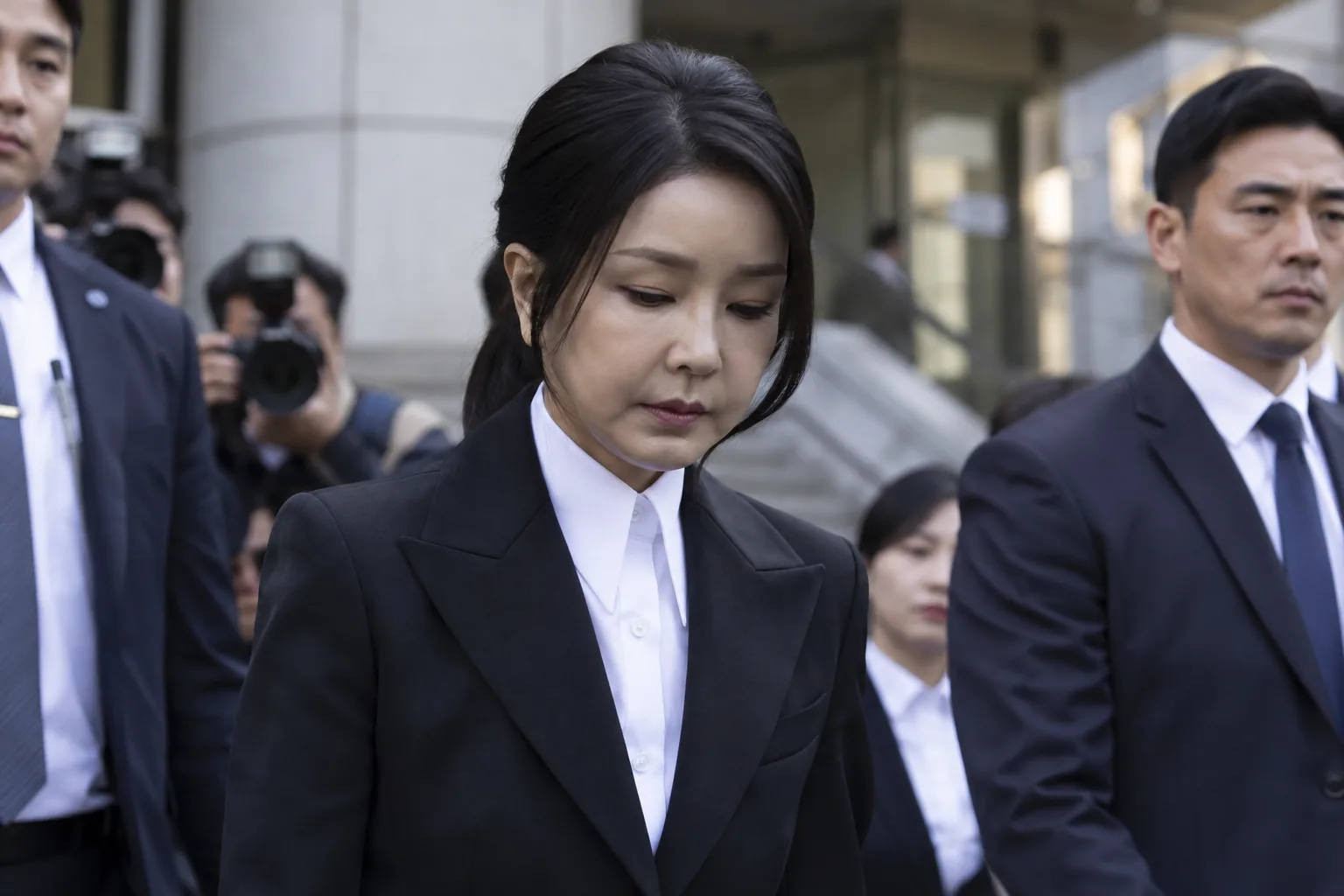 [속보]김건희 ‘매관매직’ 항소심 징역 5년…1심 7년서 줄어 핵심 내용을 시각화한 이미지